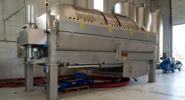 Pressa pneumatica per la pigiatura della melagrana